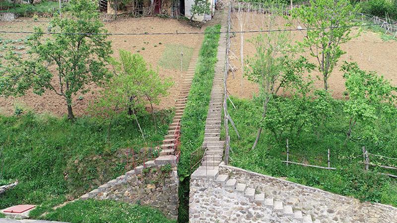 Trabzon'da 'inat merdivenleri' görenleri şaşırtıyor