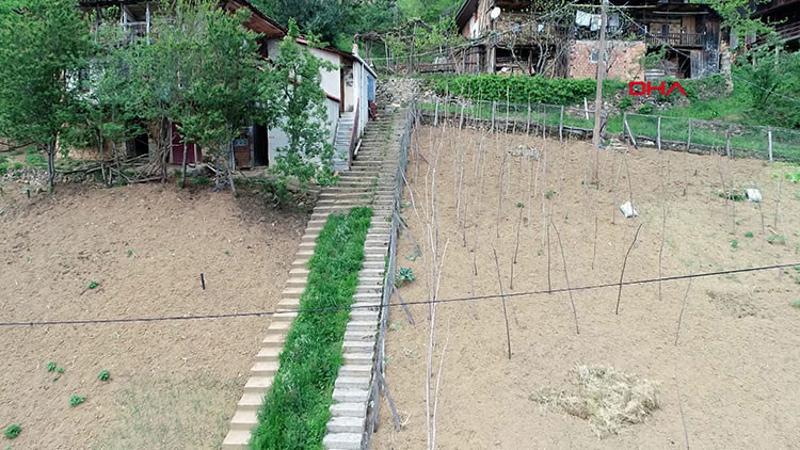 Komşuların 10 Yıllık İnadı Ayrı Ayrı Merdiven Yaptırdı
