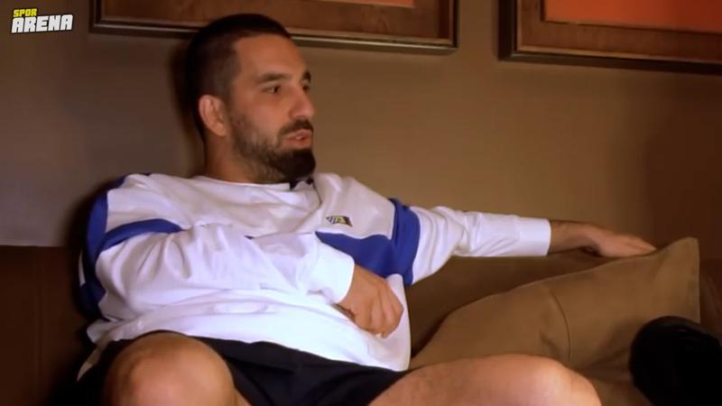 Arda Turan'ın duygulandıran anısı: 'Annemin ayakkabılarını giydirirken gördüm...'