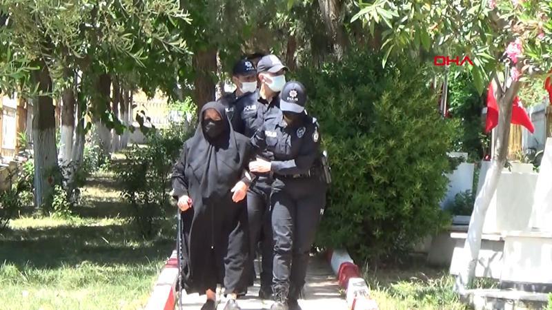 Şehit oğlunun kabrine meslektaşı polisler götürdü