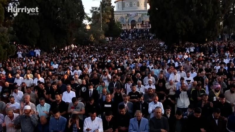 Yüz binden fazla Müslüman bayram namazını Mescid-i Aksa'da kıldı