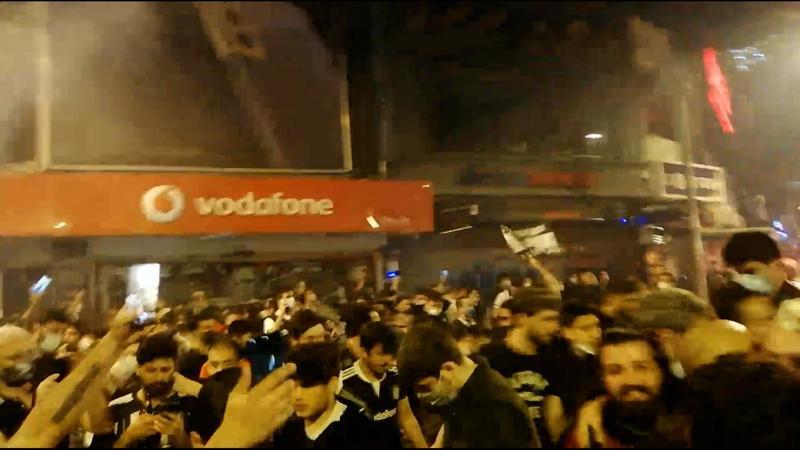 Şampiyonluk coşkusu Beşiktaş çarşıda...