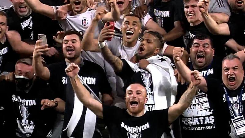 Son düdükle birlikte işte Beşiktaş'ın şampiyonluk sevinci!