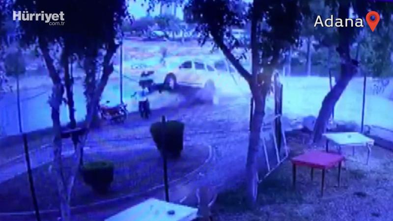 Taksinin 2 kişiye çarpıp nehre uçtuğu kaza kamerada