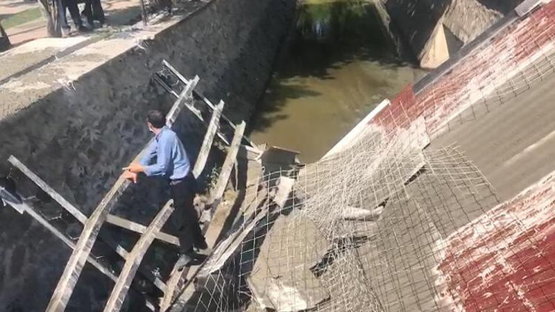 Bursa Gemlik'te anıt inşaatında çökme