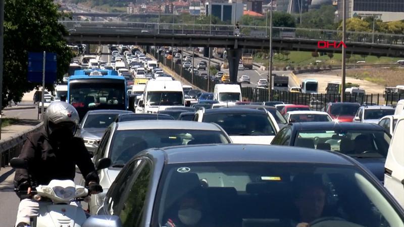 İstanbul'da tam kapanma sonrası ilk iş gününde trafik yoğunluğu