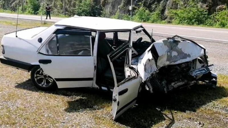 Karabük'te feci kaza! Otomobiller kafa kafaya çarpıştı