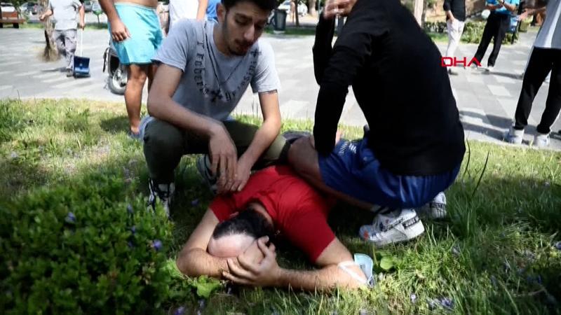 Sahildeki kabinde genç kızları görüntülerken yakalandı