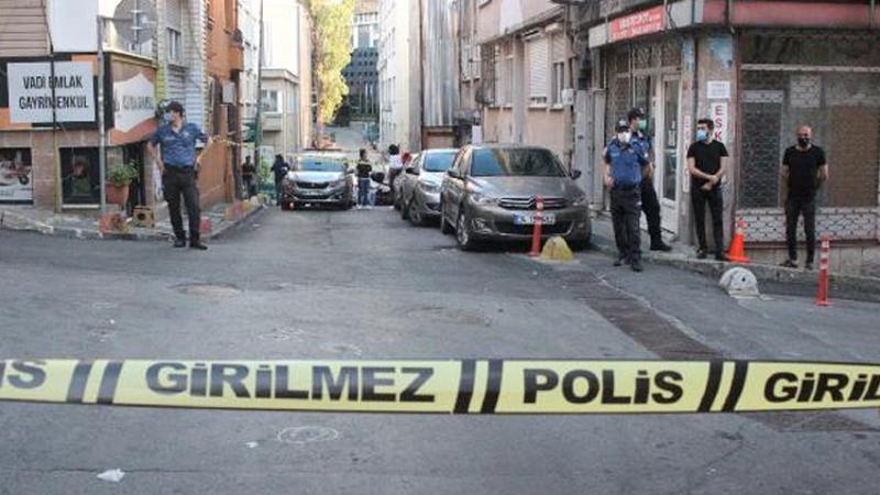 Şişli'de kavga ettikleri kişilere kurşun yağdırdılar; oğlunu parka götüren baba öldü