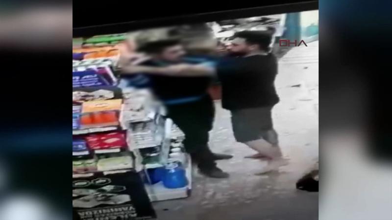 Kasiyer, tartıştığı müşteriye kurusıkı tabanca ile ateş açtı!
