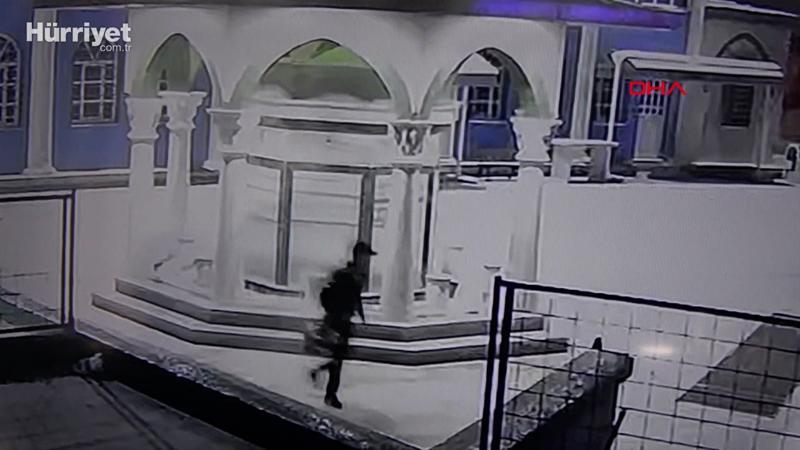 Sultangazi'de cami musluklarını çaldı