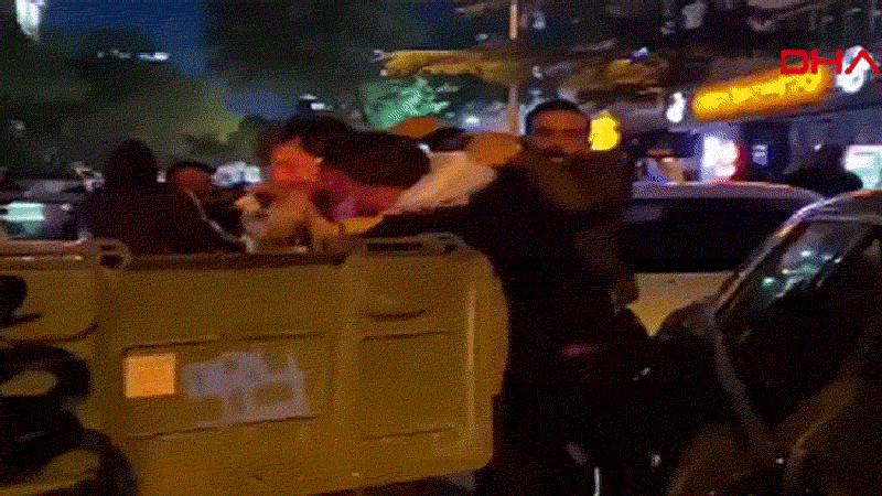 Ankara'da şişeli ve yumruklu kavga kamerada