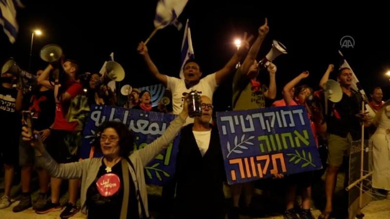İsrailliler Netanyahu'nun gidişini kutladı