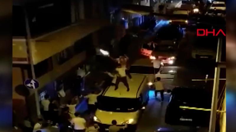 Sultangazi'de asker eğlencesinde hem dans etti, hem tabanca ateşledi