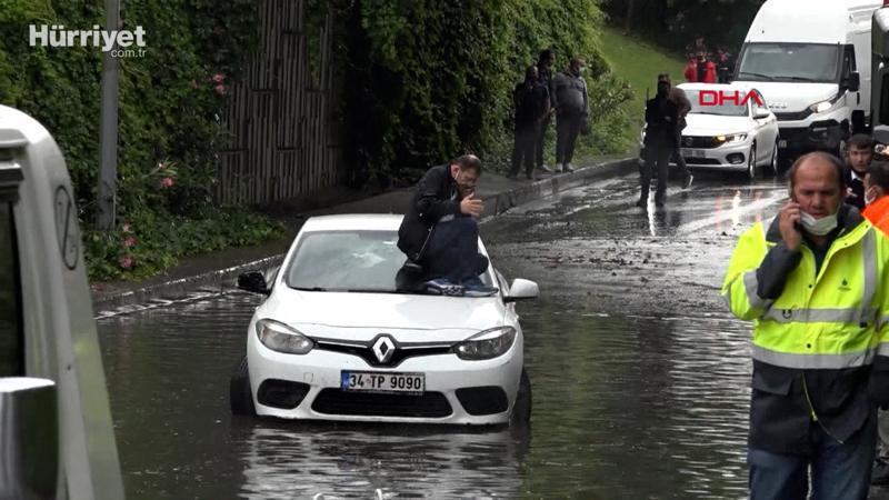 Otomobilin üstünde oturup kurtarılmayı bekledi