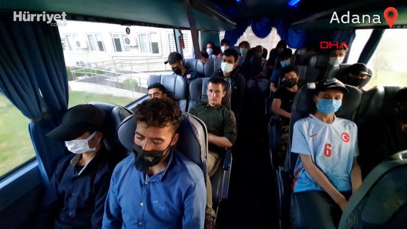 Yolcu otobüsünde 45 kaçak göçmen yakaladı, 2 sürücü gözaltında