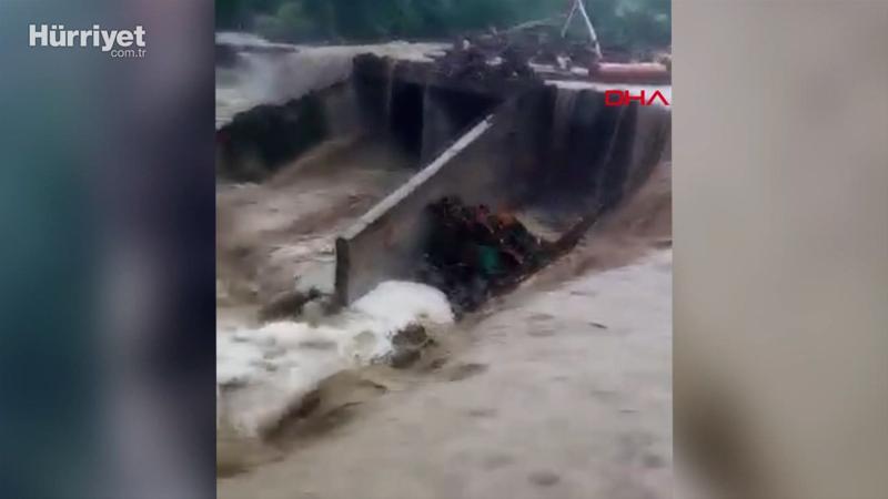 Samsun Alaçam'daki selde dere kenarında evleri olan vatandaşlar zor anlar yaşadı