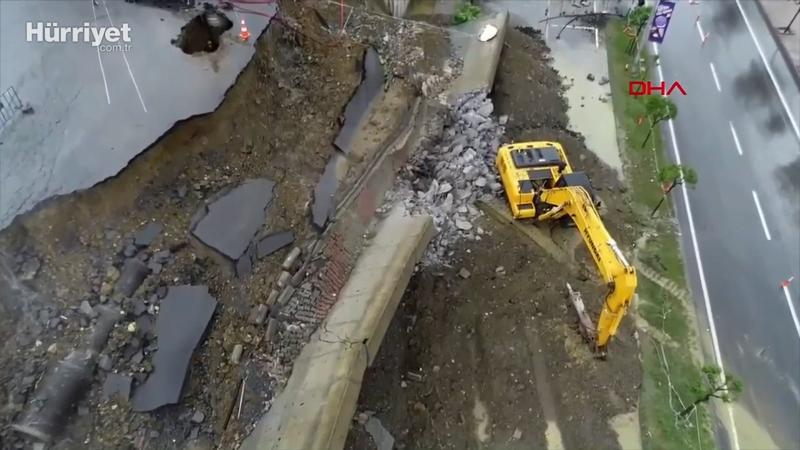 Başakşehir'de sağanak yağış sebebiyle istinat duvarı çöktü