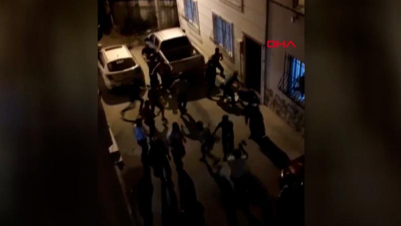 İki aile arasında taşlı sopalı kavga kamerada