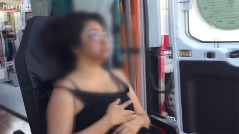 Çantasını almaya çalıştıkları kadını yerde sürüklediler