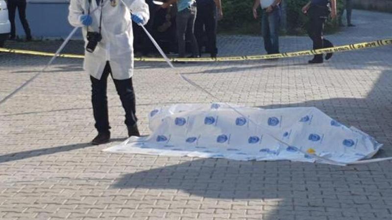 Bahçe duvarı nedeniyle tartıştığı komşusunu öldürdü