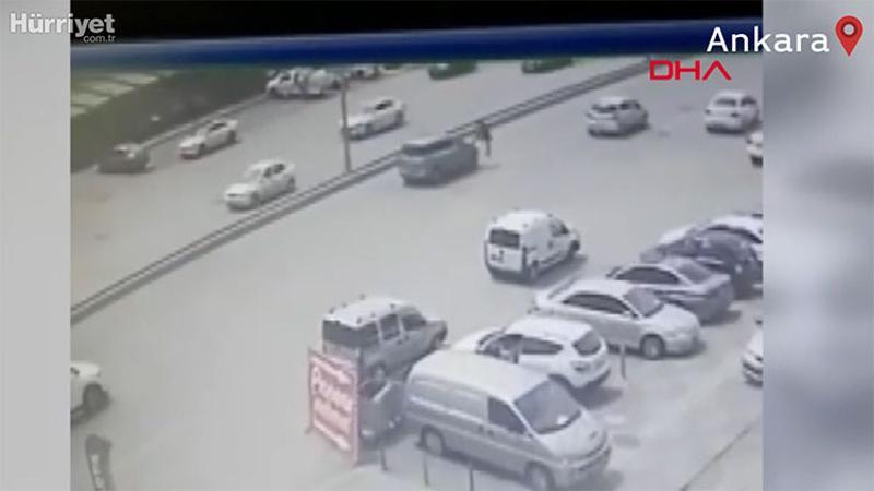 Otomobilin çarpmasıyla metrelerce savruldu; kaza anı kamerada