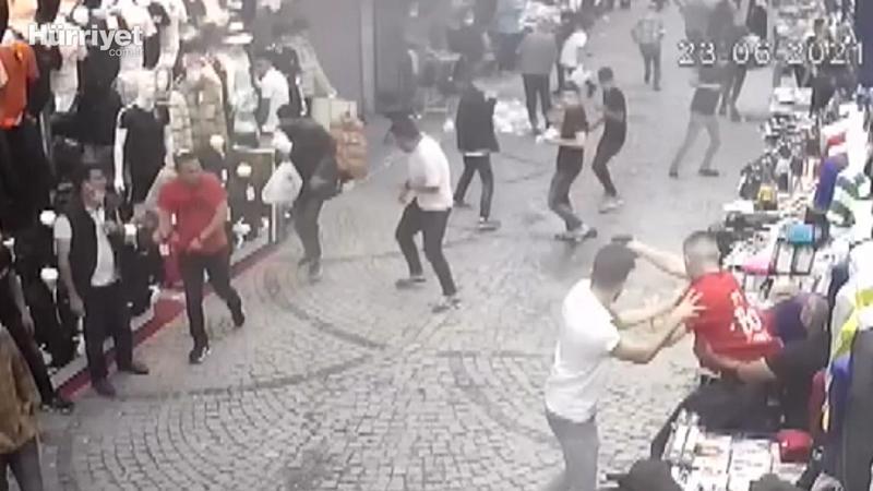 Fatih'te çarşıda esnafa meydan okudu; kavga çıkınca silahla ateş etti