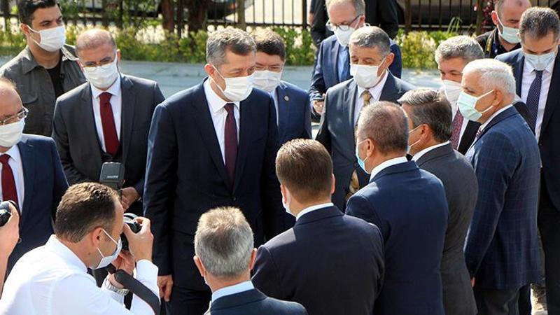 Bakan Selçuk: Gayemiz, öğretmen ve çocuklarımızın daha mutlu olacağı ortam hazırlamak