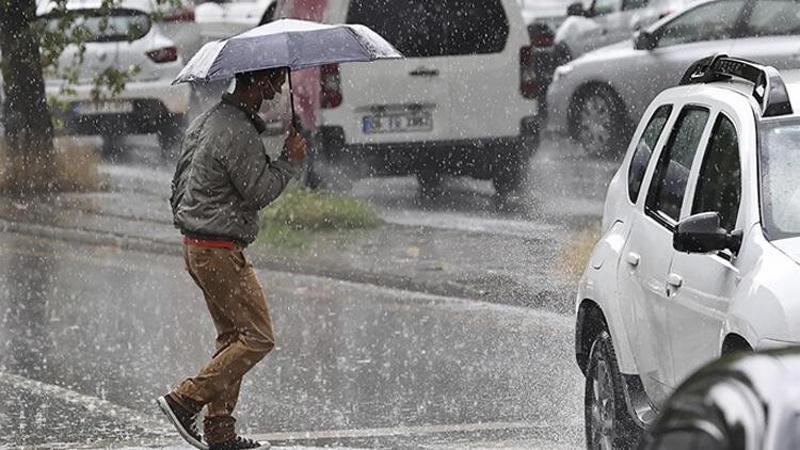 Silivri'de yağmur ve dolu etkili oldu