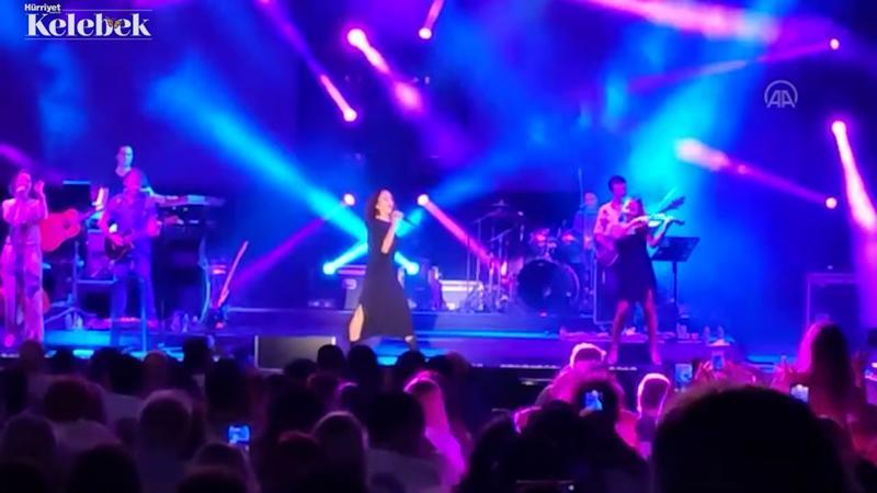 Sertap Erener Çeşme'de konser verdi