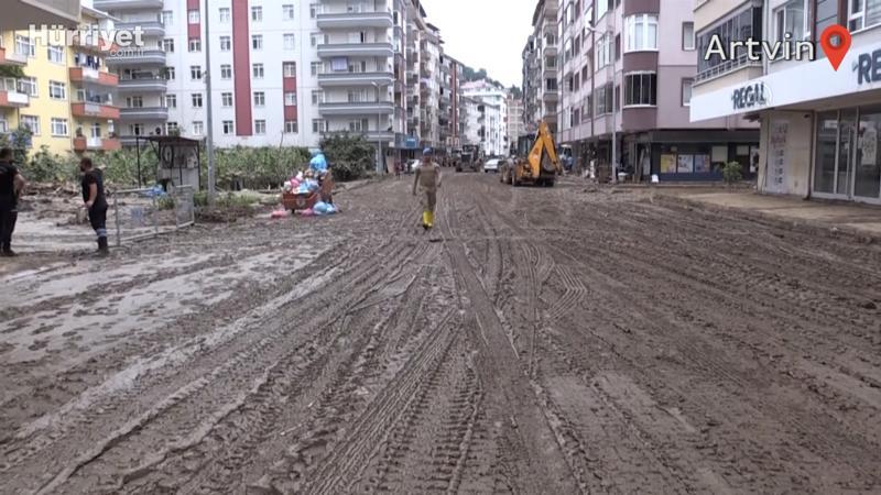 Arhavi'de hasar tespit ve temizlik çalışmaları devam ediyor