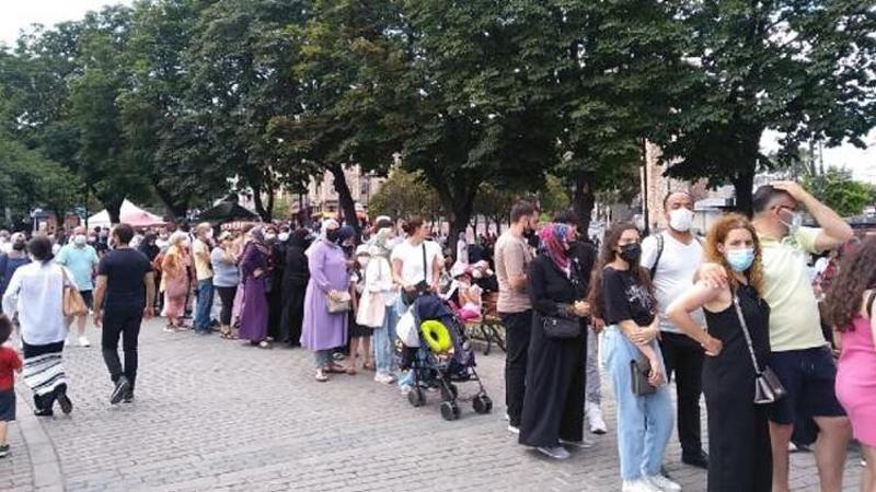 İbadete açılmasının birinci yıldönümünde Ayasofya'ya ziyaretçi akını