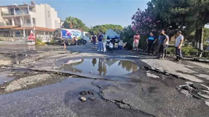 Kuşadası’nda patlayan lağımın suları denize karıştı