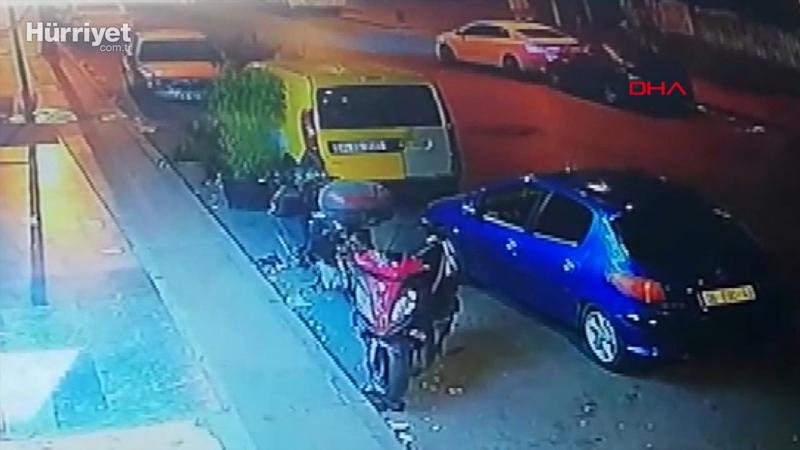 Esenyurt'ta otomobile çarptı; hiçbir şey olmamış gibi alışveriş yapıp gitti