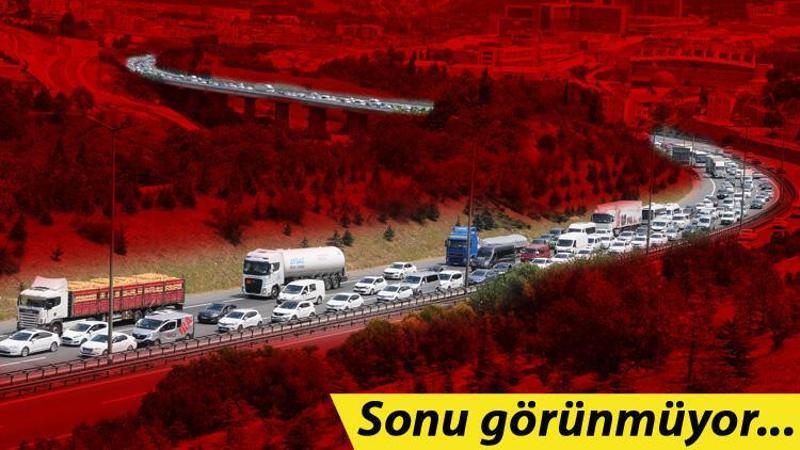 Dönüşe geçen tatilciler nedeniyle yollarda yoğunluk yaşanıyor