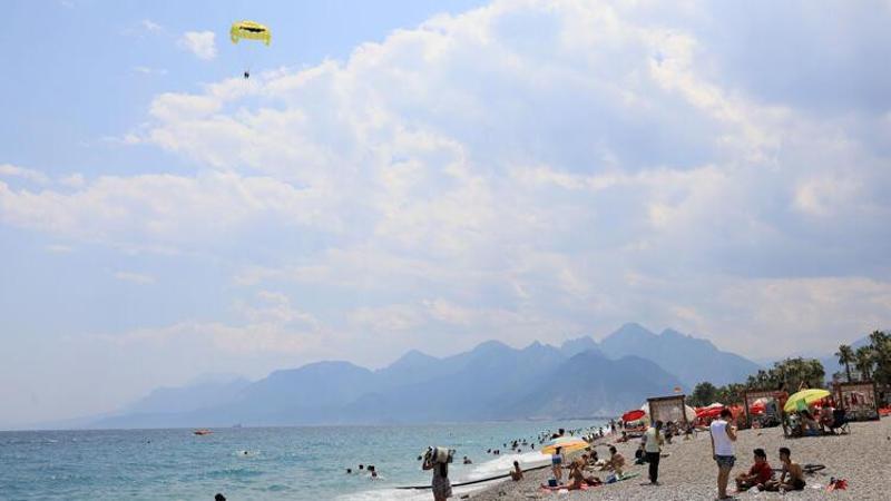 Parasailinge tatilcilerden yoğun ilgi