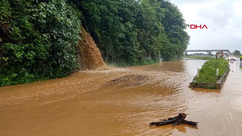 Rize ve Artvin'de şiddetli sağanak başladı