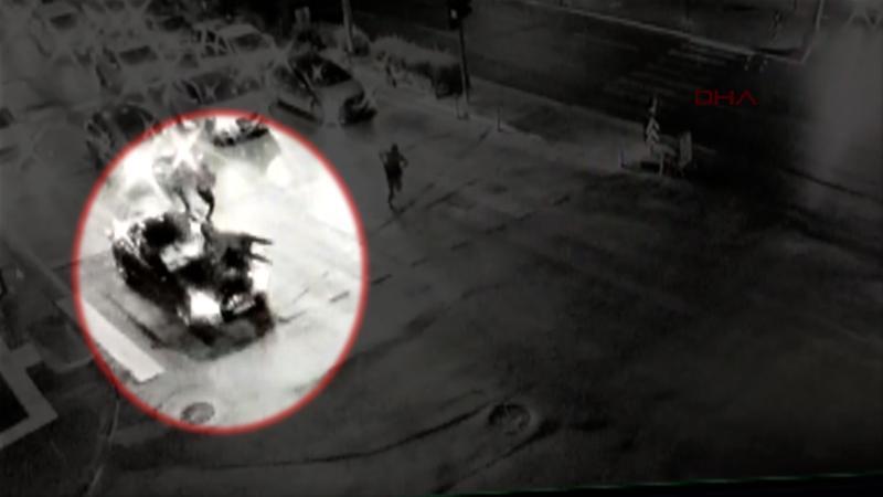 Polisi aracın kaputunda metrelerce sürükledi! O anlar kamerada
