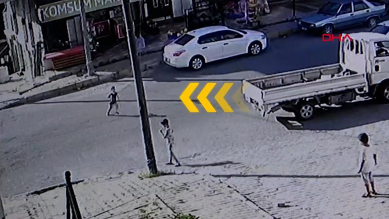 Dehşeti yaşadılar! Arnavutköy'de çocuğa otomobil böyle çarptı