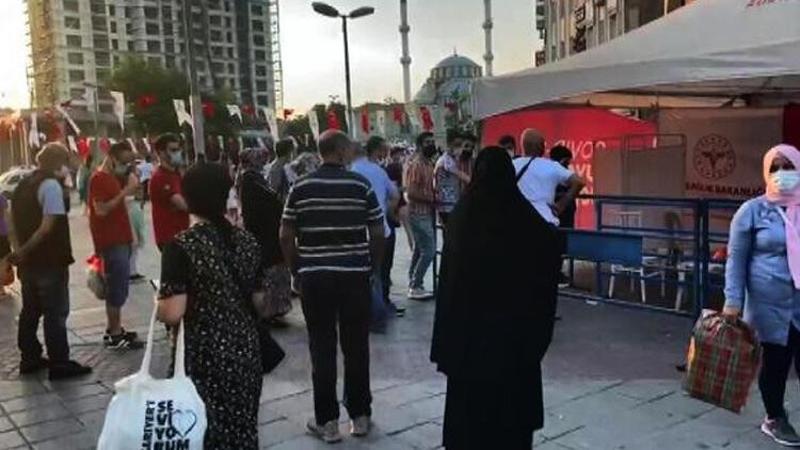 Esenler Meydanı'nda aşı kuyruğu