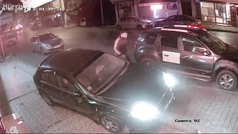 Sarıyer'de otomobil kaldırıma çıktı; Kaza kamerada