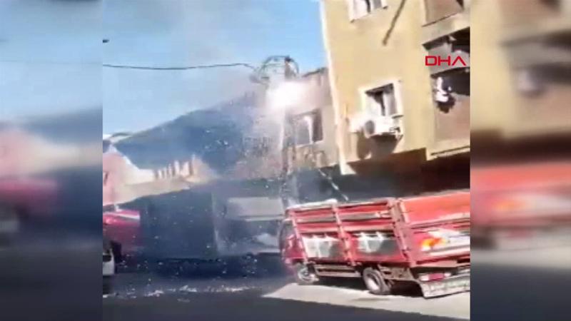 Sultangazi'de elektrik kabloları patlamalarla yandı