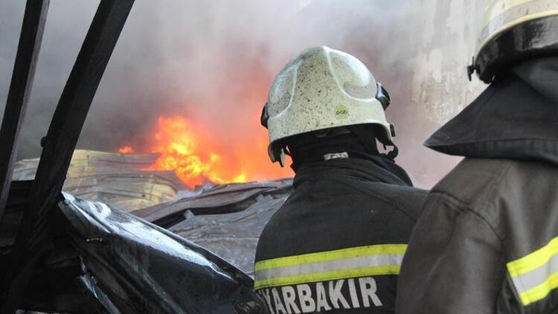 Katı atık yağ deposunda çıkan yangın, korkuya neden oldu