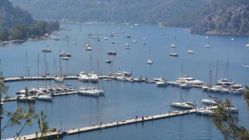 Marmaris Orhaniye'deki yangın nedeniyle marina tahliye edildi