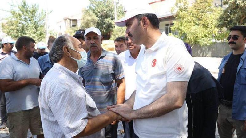 Çevre ve Şehircilik Bakanı Kurum, yangından etkilenen bölgeleri inceledi