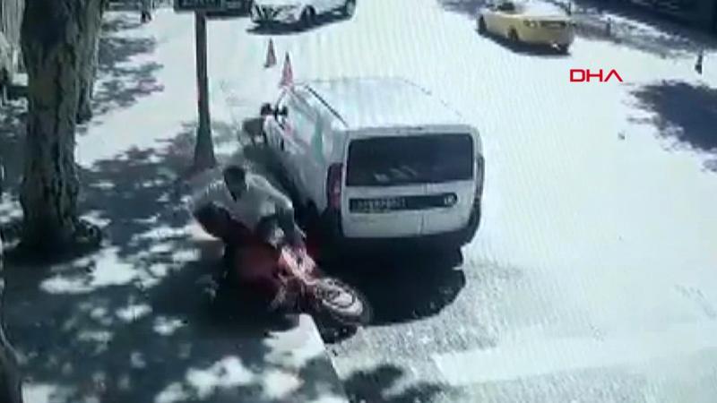Sarıyer'de cipin çarptığı motosikletteki iki kişi metrelerce sürüklendi