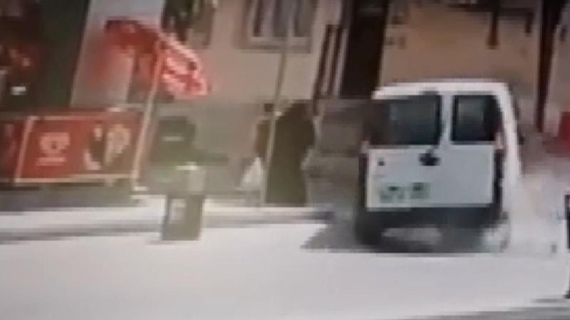 Esenler'de mucize kurtuluş! Yön levhası hayat kurtardı