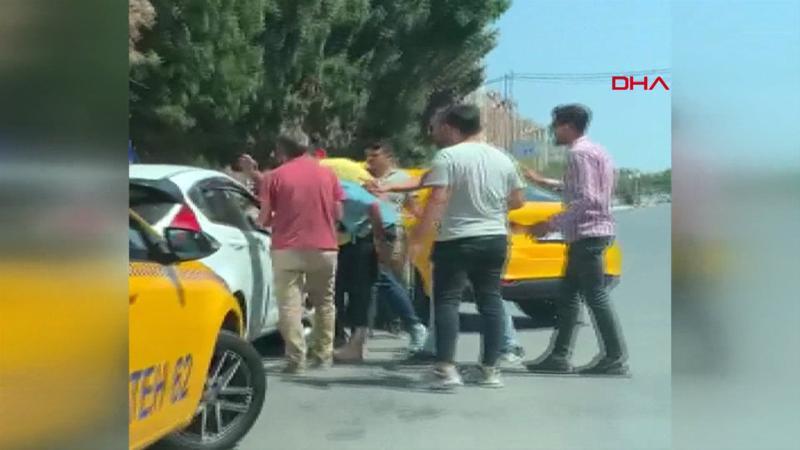 Esenyurt'ta taksi şoförleri sürücü adayına dehşeti yaşattı
