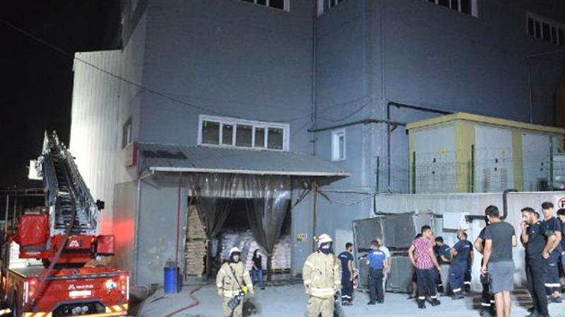 Arnavutköy'de ambalaj fabrikasında korkutan yangın