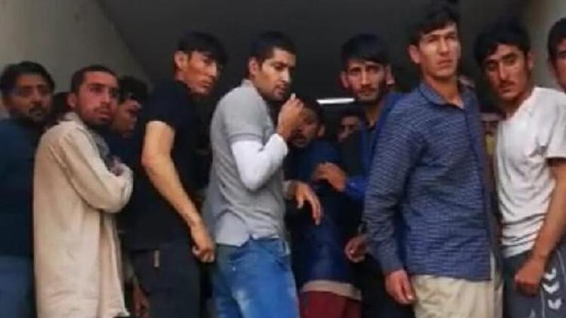 Van'da kapalı kasa kamyonda 158 kaçak göçmen yakalandı